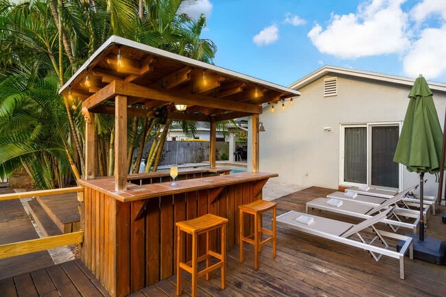 Building Photo - 2065 SW 28th Terrace