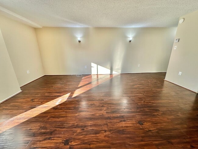 Building Photo - Dupont's Pulchritudinous Palladium 1 bedroom Condo w/ Balcony & Pool. All utilities included.