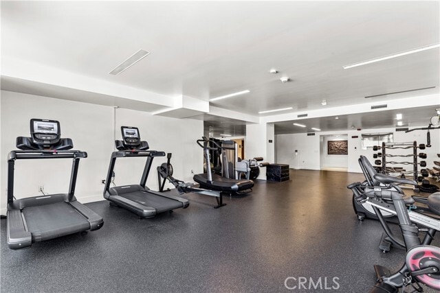 Building Photo - 818 N Doheny Dr