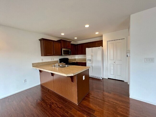 Building Photo - Tumwater 3 BD + Office Space - Move-In Special!