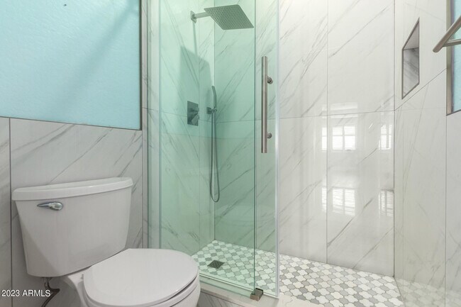 Building Photo - 14823 W Windsor Ave