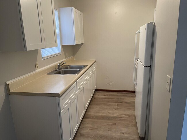 Building Photo - 2128 Woodside St