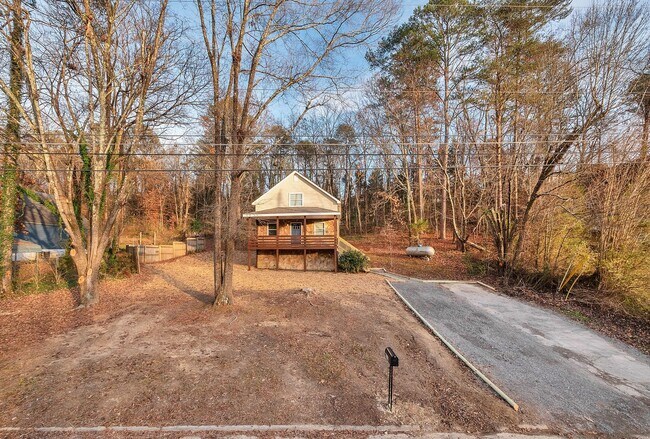 Building Photo - Adorable 3 BR 2 BA in Hixson