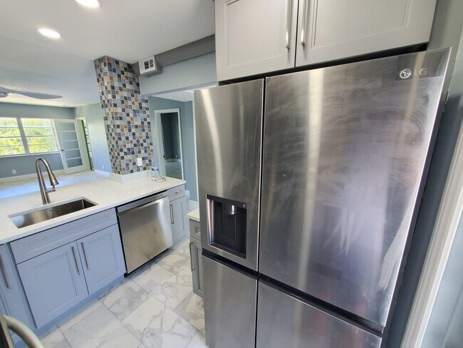 Building Photo - 1481 S Ocean Blvd