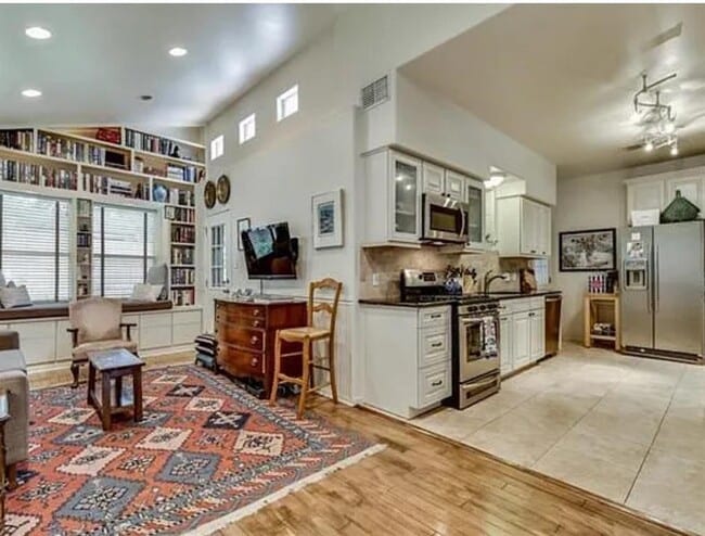 Building Photo - 803 Newman Dr