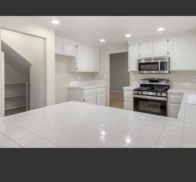 Building Photo - 39654 Avenida Miguel Oeste