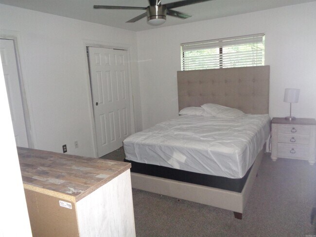 Building Photo - 301 Kings Row Dr