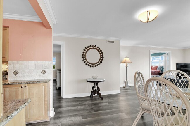 Building Photo - 1169 Hillsboro Mile