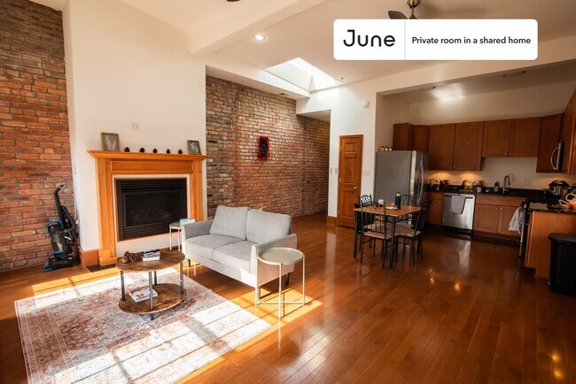 Building Photo - Room in Shared 3 bed/3.5 bath home