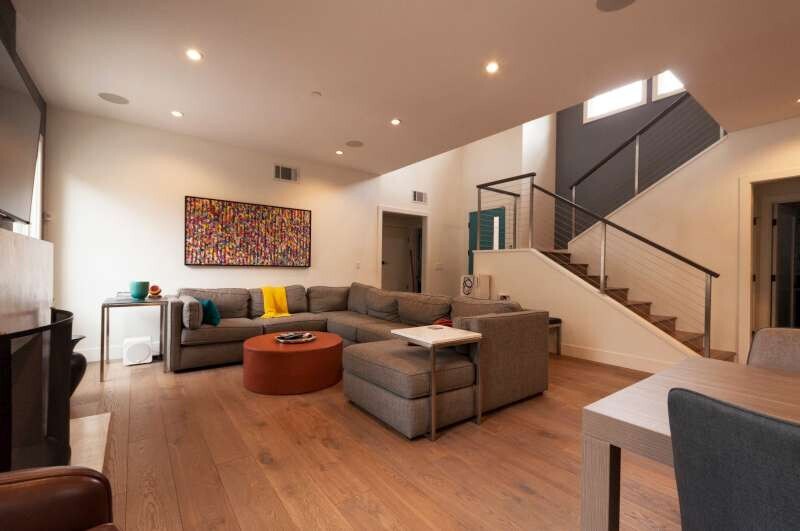 Building Photo - 4312 Mentone Ave