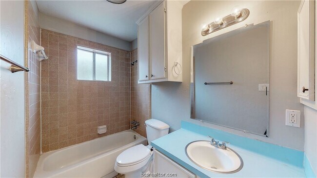 Building Photo - 1107 Braeswood Dr