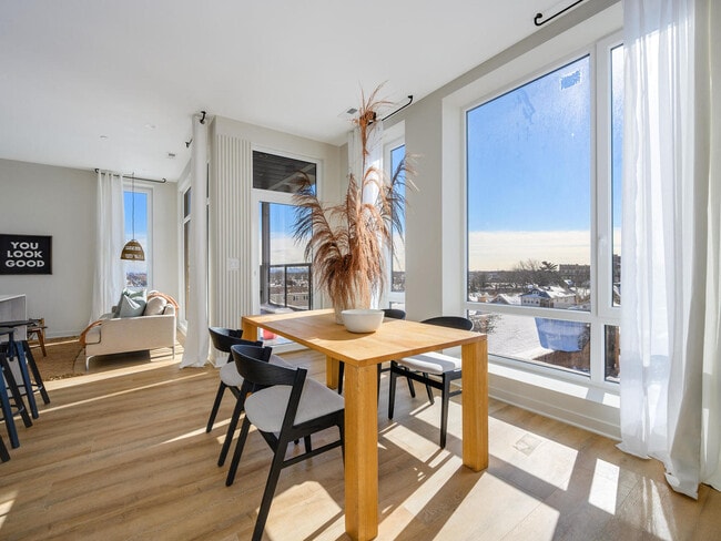 Building Photo - 6336 W Belmont Ave