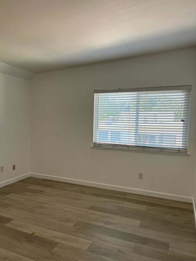 Building Photo - Conveniently located home featuring 2 main bedrooms!