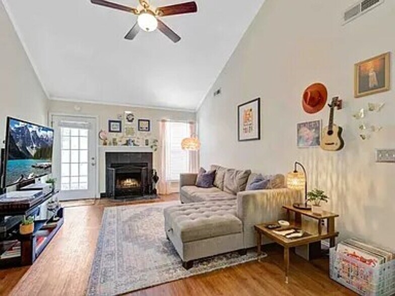 Building Photo - 905 Burnley Rd