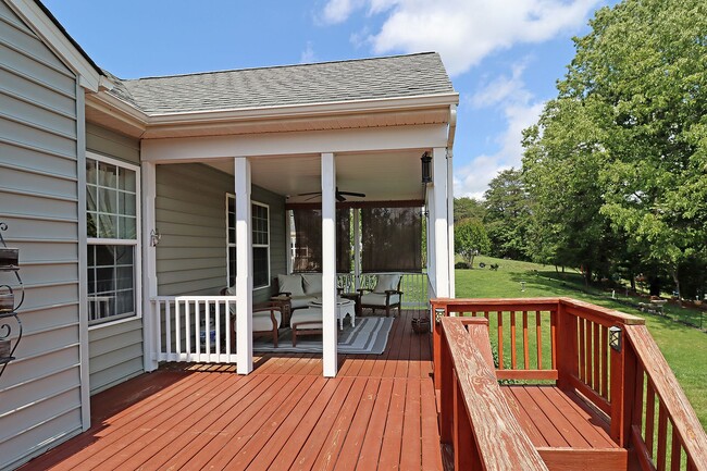 Building Photo - Pet-Friendly One Level Living Waterfront Home