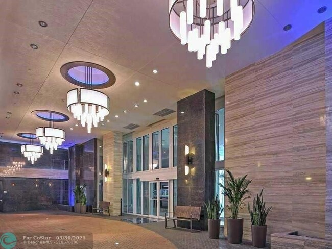 Building Photo - 101 S Fort Lauderdale Beach Blvd