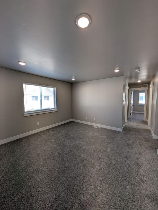 Building Photo - 5560 Trueman St