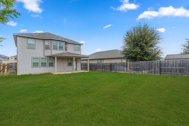 Building Photo - GORGEOUS 4BR 2.5 BATH WITH LOTS OF NEIGHBORHOOD AMENITIES! Available August 7th!