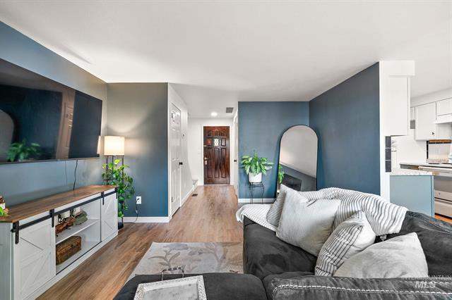 Building Photo - 529 S Beach St