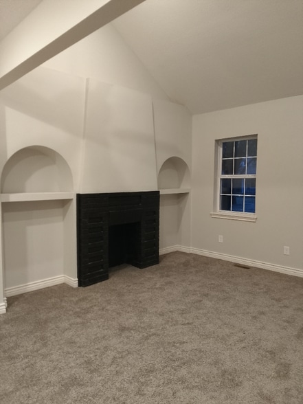 Building Photo - 124 S Green St