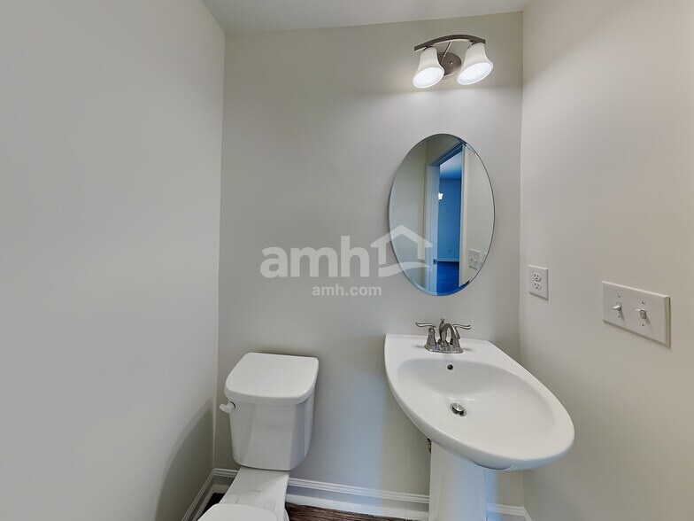 Building Photo - 661 Hamilton Park Dr