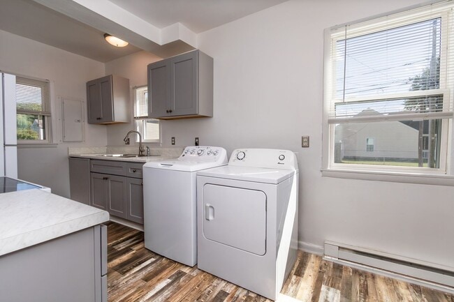 Building Photo - 2025 Peach St