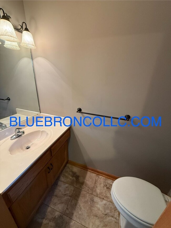 Building Photo - Check out this spacious home with thoughtf...