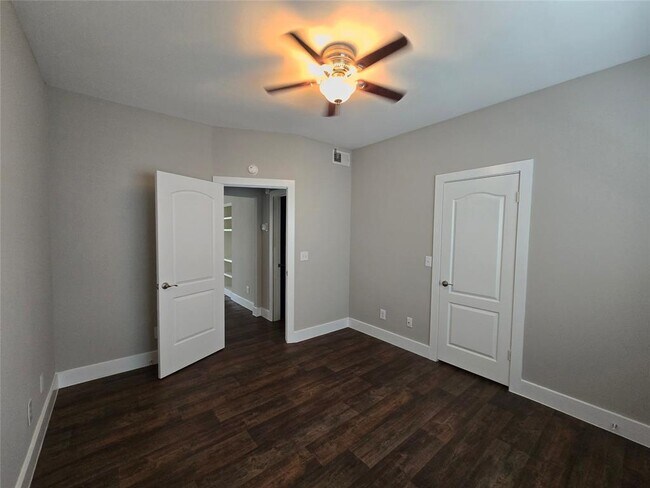 Building Photo - 6000 Shepherd Mountain Cove