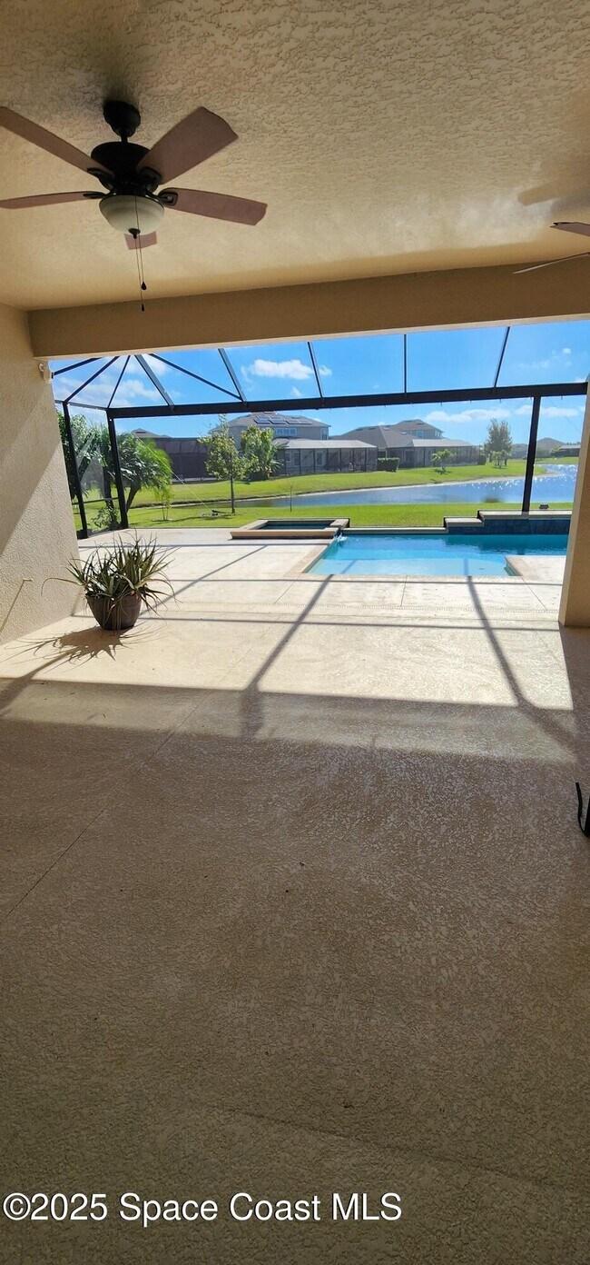 Building Photo - 3003 Trasona Dr