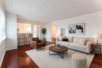 Building Photo - 906 Edgewood St