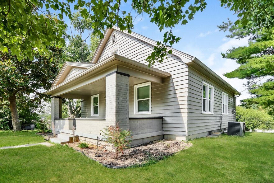 Building Photo - 1004 Korb Ave