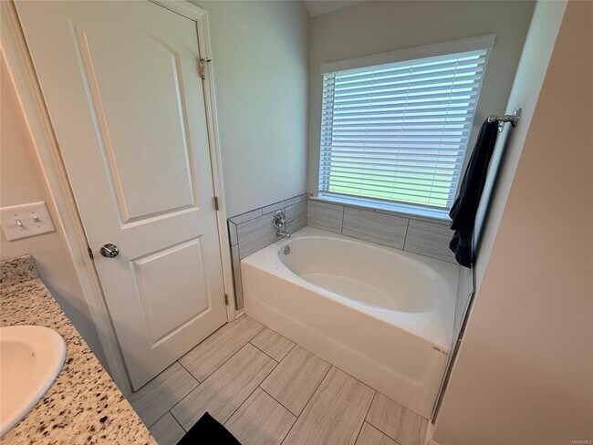Building Photo - 6108 Ridgeside Boulevard