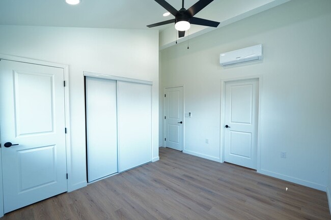 Building Photo - 4805 Charlotte Way