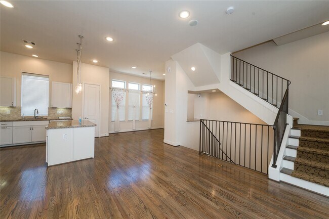 Building Photo - 4805 Jackson St