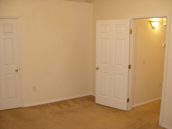 Building Photo - Henderson two bedroom unit for only $1295!