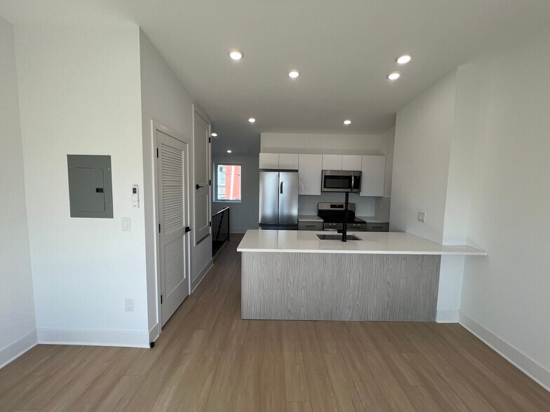 Building Photo - 4253 Viola St