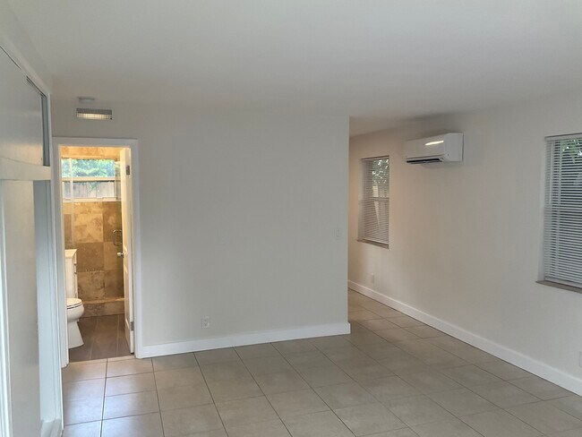 Building Photo - 425 Avenida Hermosa
