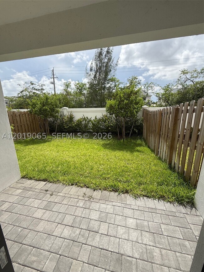Building Photo - 4957 Oakmont Dr