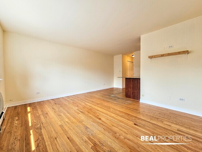 Building Photo - 625 W Wrightwood Ave