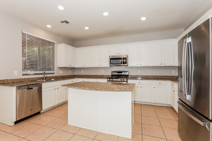 Building Photo - 1465 E Mia Ln