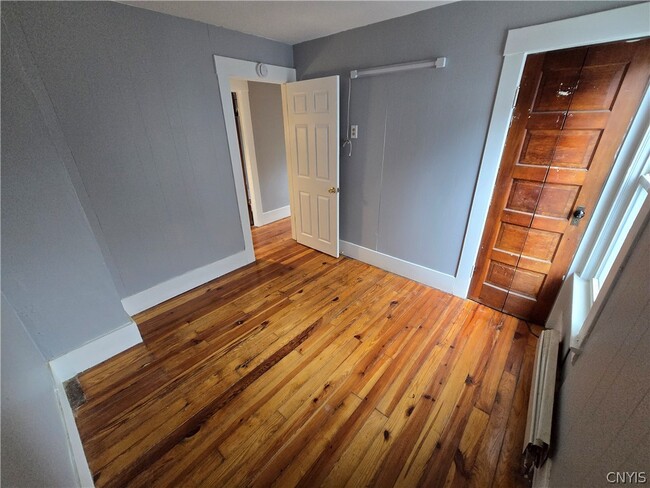 Building Photo - 121 West End Dr