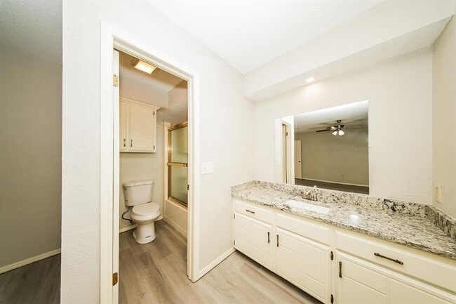 Building Photo - 813 N Briarcliff Dr
