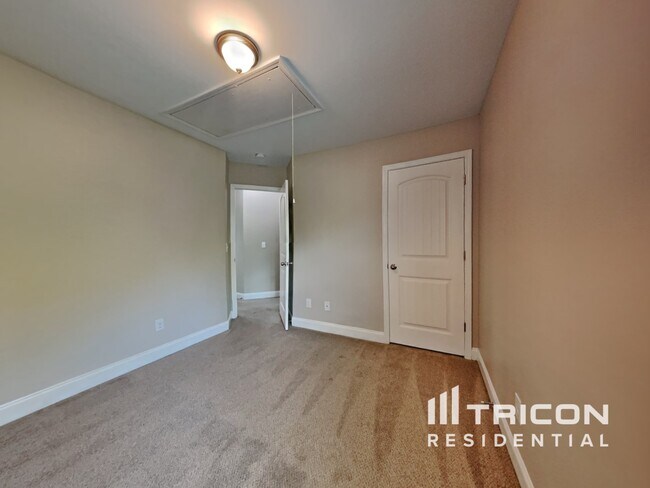 Building Photo - 456 Rolling Meadows Dr