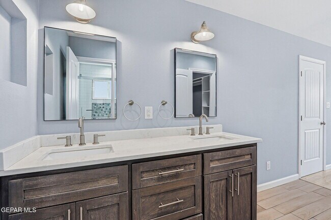 Building Photo - 5713 Creston Ave