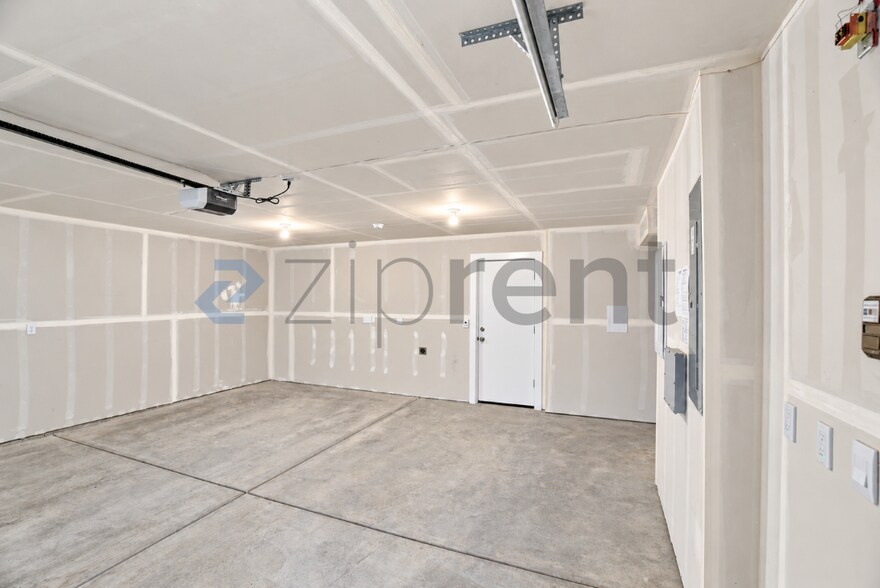 Building Photo - Unit A5