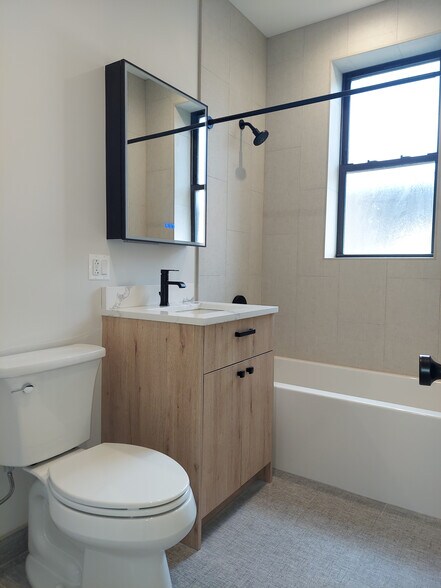 Building Photo - 4953 N Oakley Ave