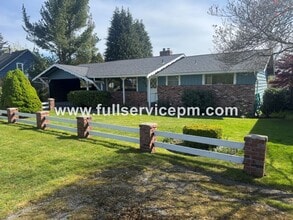 Building Photo - Charming house in downtown Snohomish