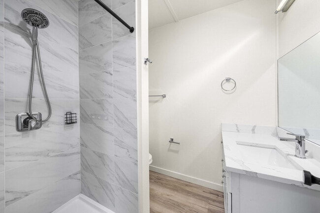 Building Photo - 815 SW Cloverdale St