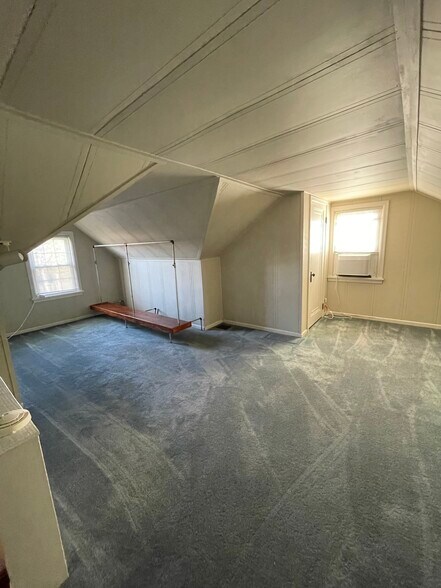 Upstairs Bedroom - 941 Broadmoor Dr