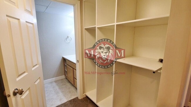 Building Photo - 5 Bd 3 Ba Remodeled Home in Midvale